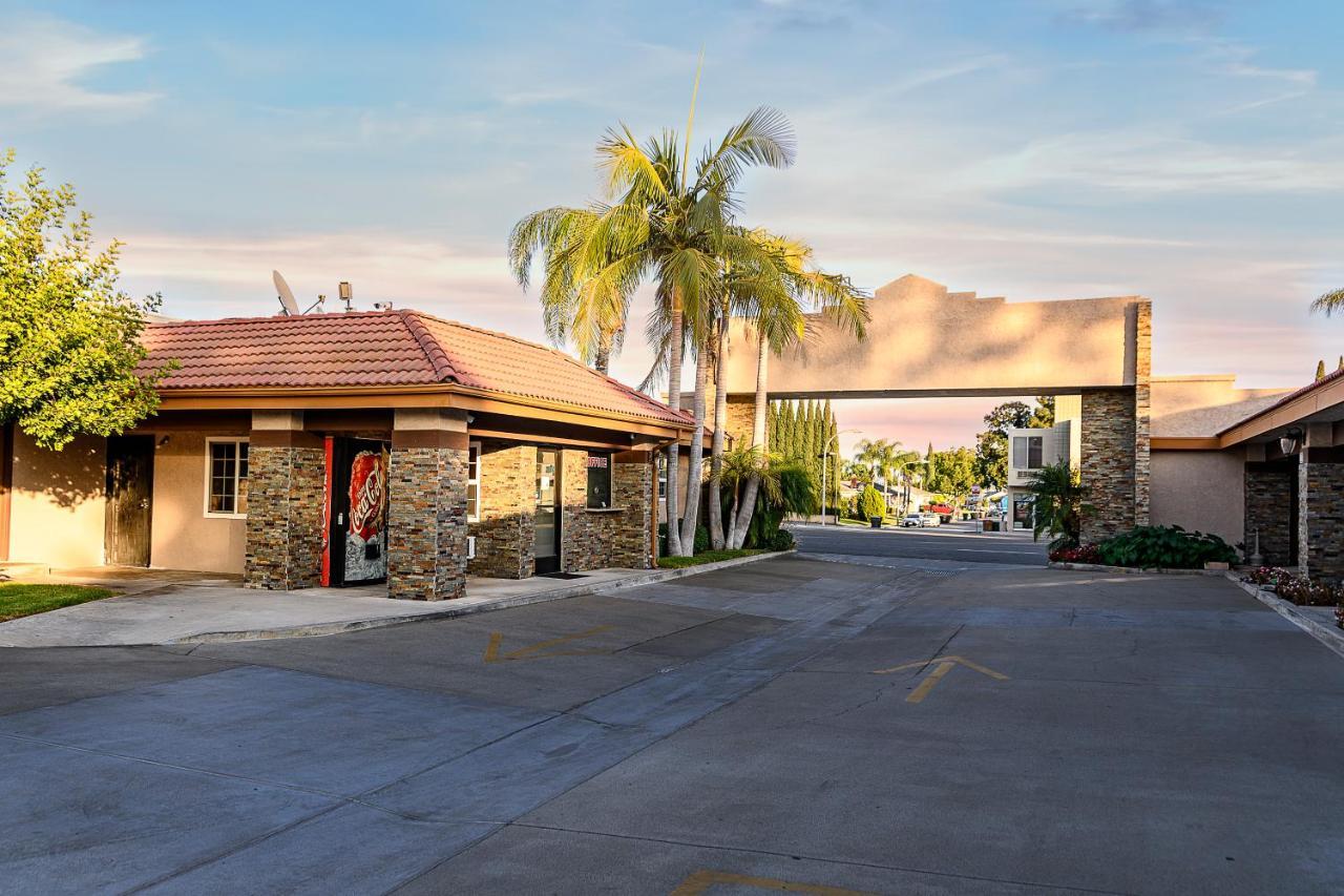 Hyland Inn Brea Exterior photo