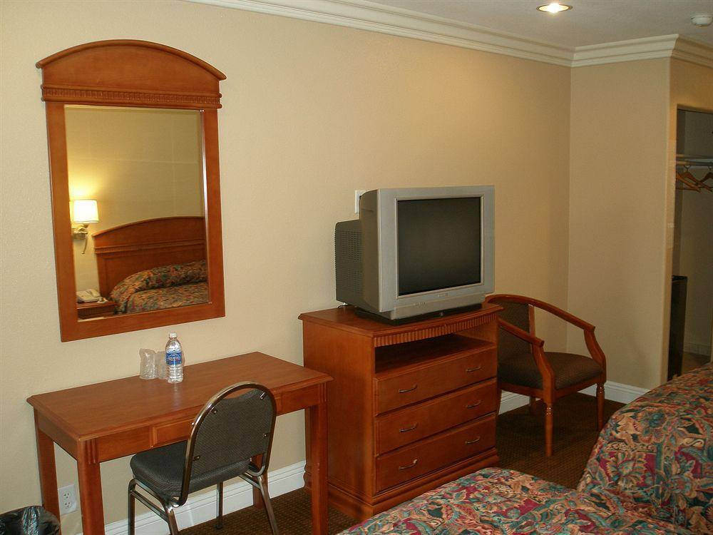 Hyland Inn Brea Room photo
